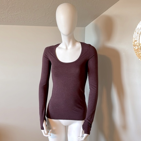 lululemon athletica Tops - Lululemon burgundy long sleeve scoop neck top with thumbholes size 2